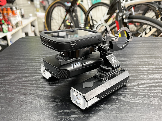 GARMIN830、拡張バッテリーパック、ライト2台をレックマウントで同時 