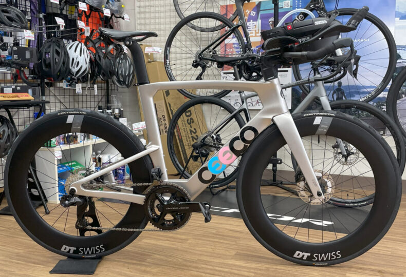 CEEPO トライアスロンバイク VIPER-R カスタムカラーを組みました 