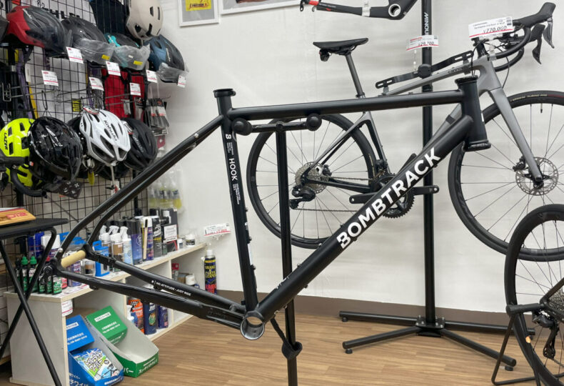 BOMBTRACK(ボムトラック) HOOK EXT フレームセットが入荷しました  