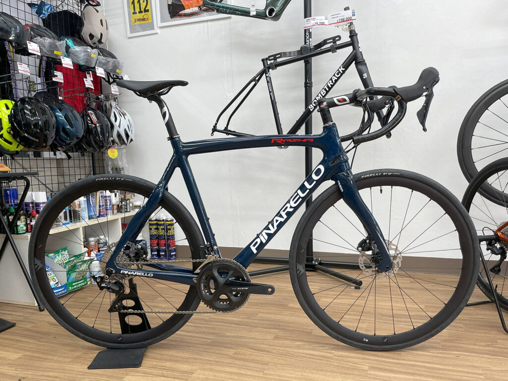 PINARELLO RAZHA DISK ショップオリジナル完成車を組みました 