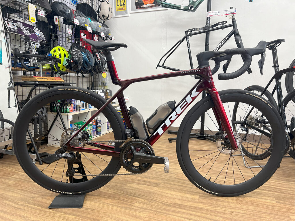 TREK_Madone_Gen8_Carbon_Red_Smoke