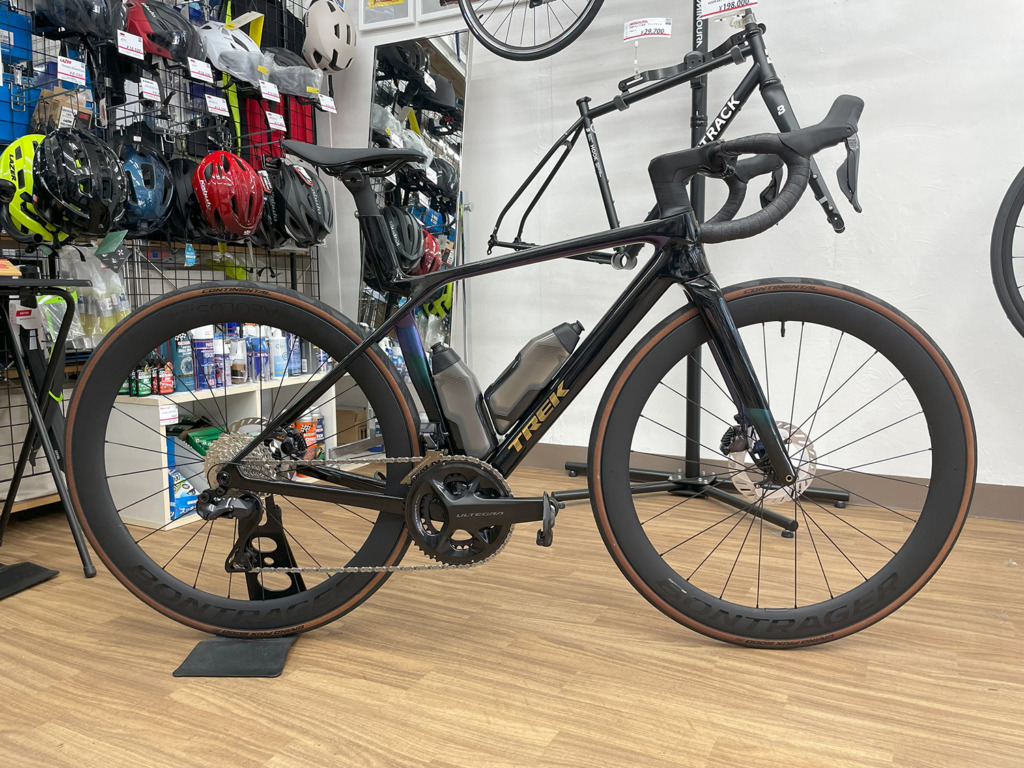 TREK_MADONE_SL_7_Gen8_DarkStar