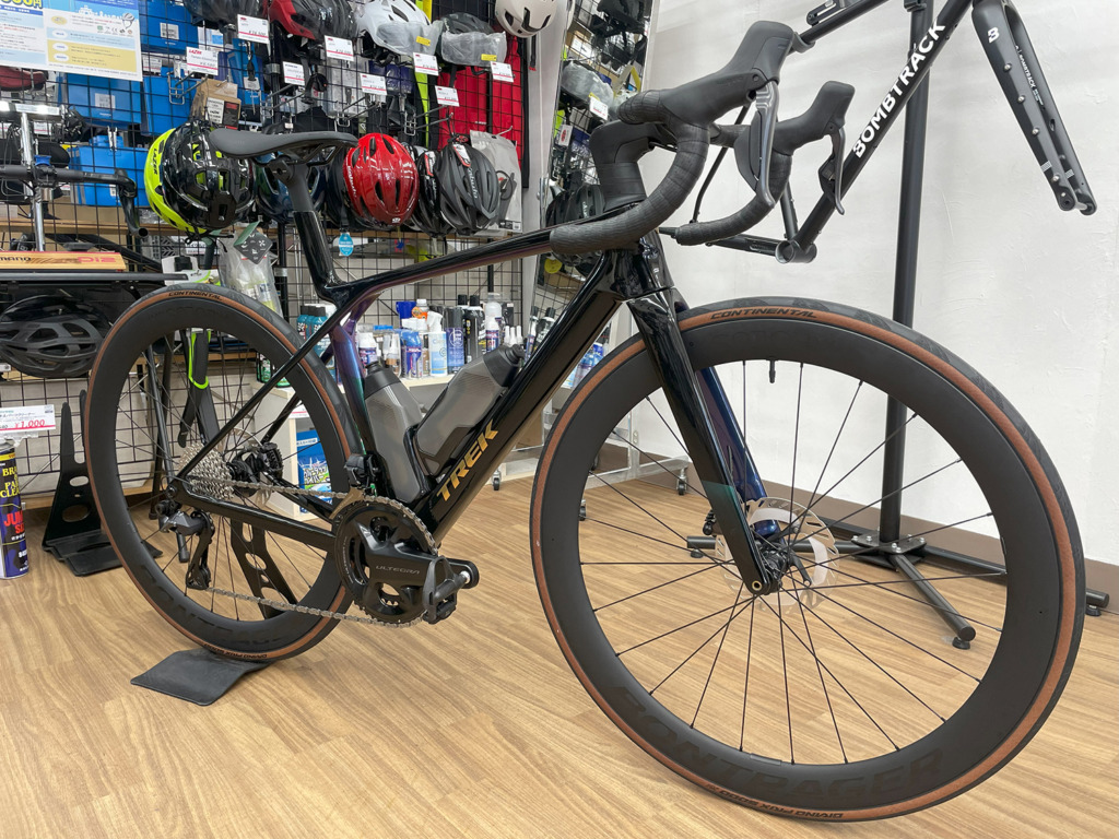 TREK_MADONE_SL_7_Gen8_DarkStar