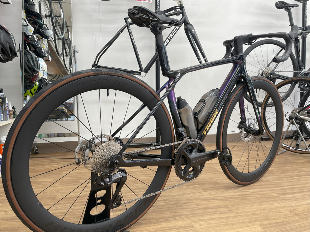 TREK_MADONE_SL_7_Gen8_DarkStar