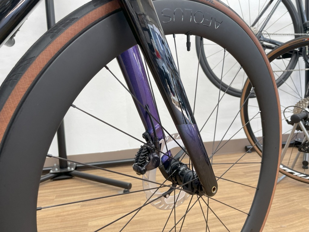 TREK_MADONE_SL_7_Gen8_DarkStar