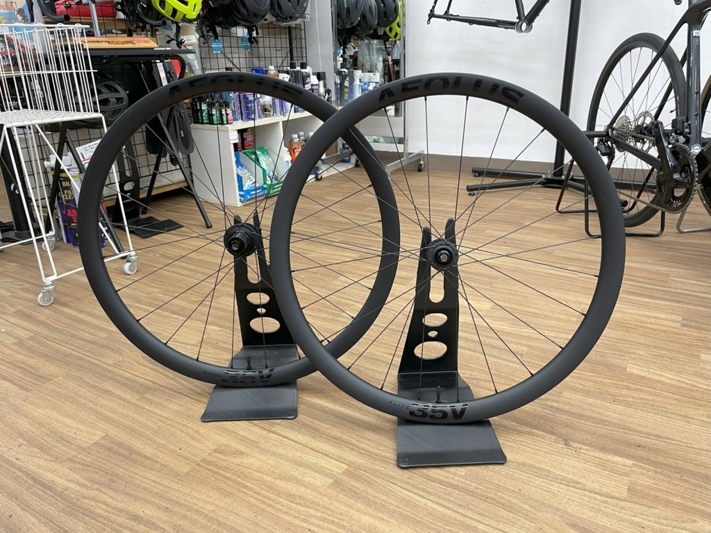 Bontrager_Aeolus_Elite_35V_TLR_Disc_roadwheels