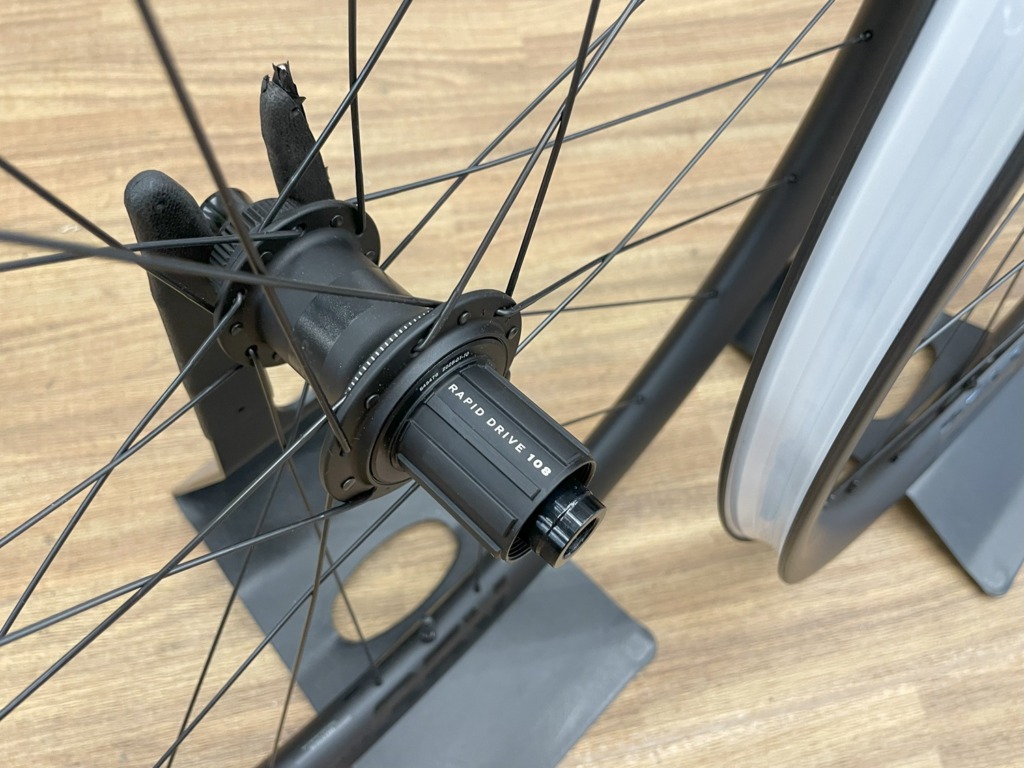 Bontrager_Aeolus_Elite_35V_TLR_Disc_roadwheels