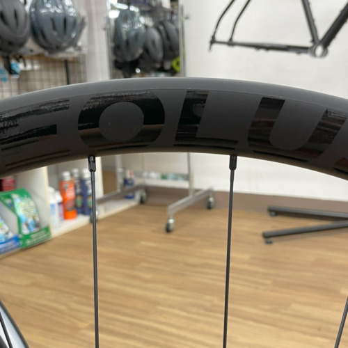 Bontrager_Aeolus_Elite_35V_TLR_Disc_roadwheels
