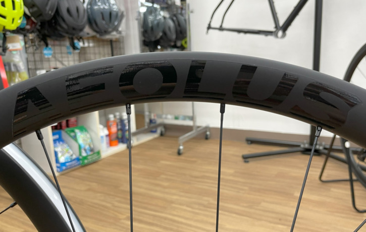 Bontrager_Aeolus_Elite_35V_TLR_Disc_roadwheels