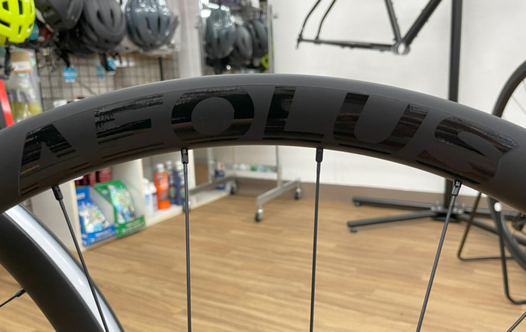 Bontrager_Aeolus_Elite_35V_TLR_Disc_roadwheels