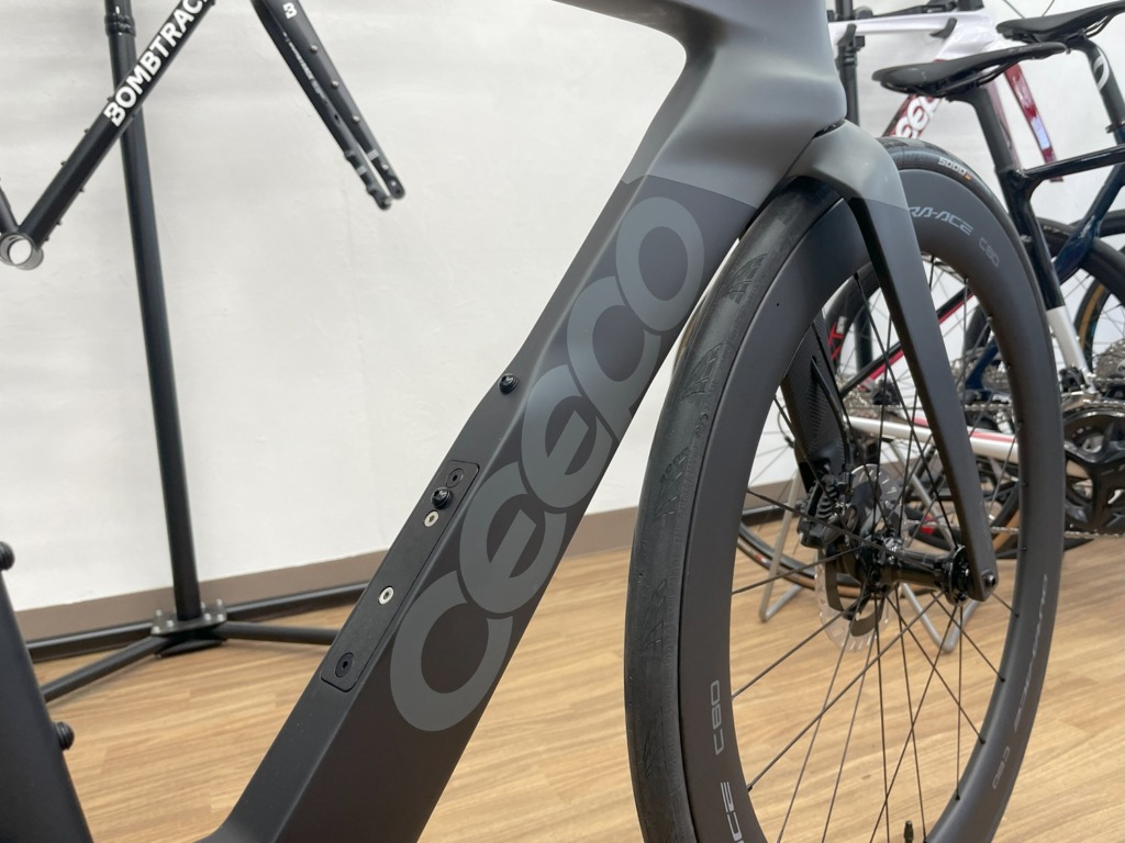 CEEPO_KATANA_2025_Glay-Black