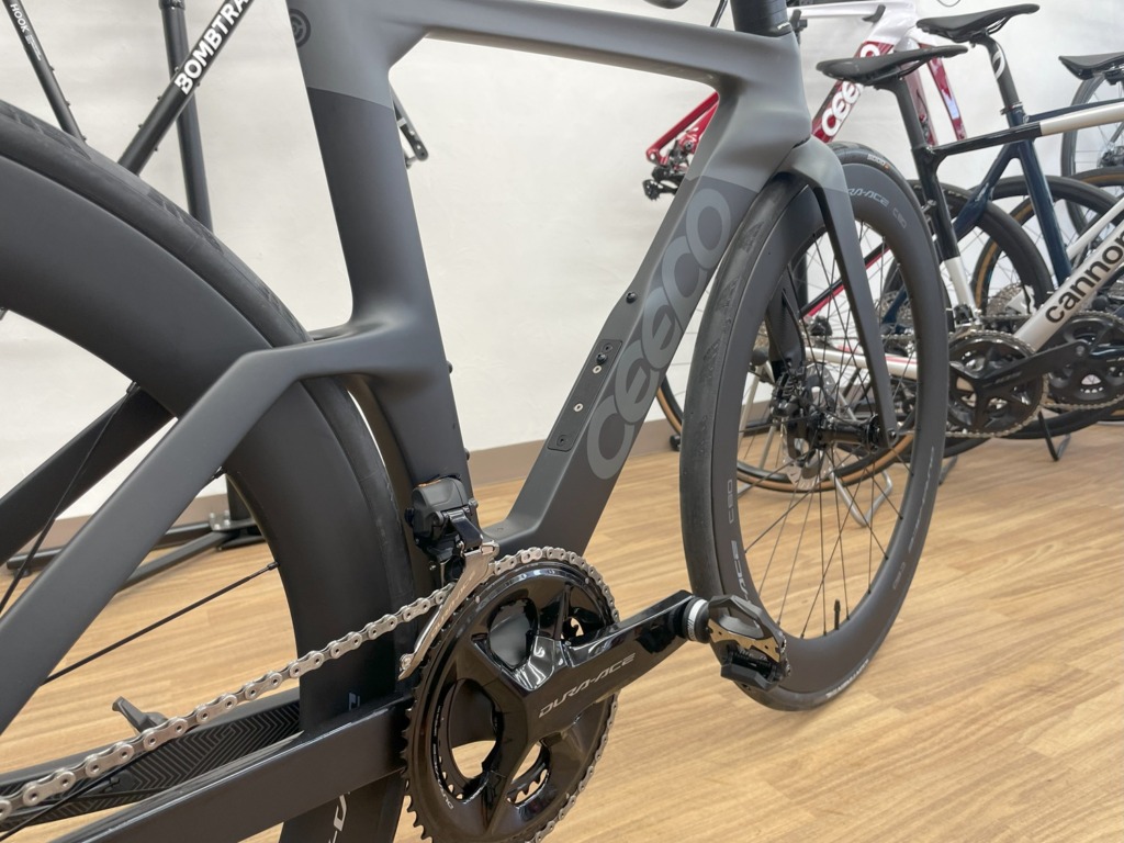 CEEPO_KATANA_2025_Glay-Black