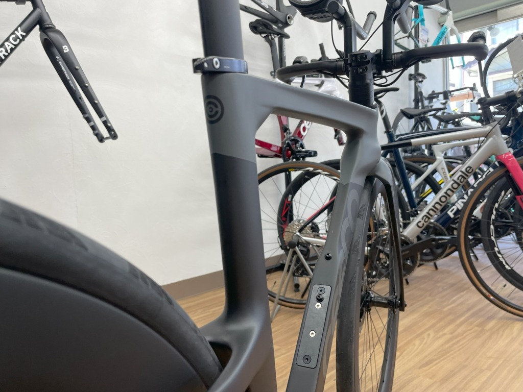CEEPO_KATANA_2025_Glay-Black