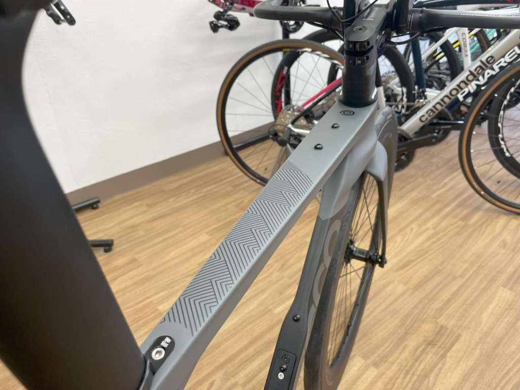CEEPO_KATANA_2025_Glay-Black