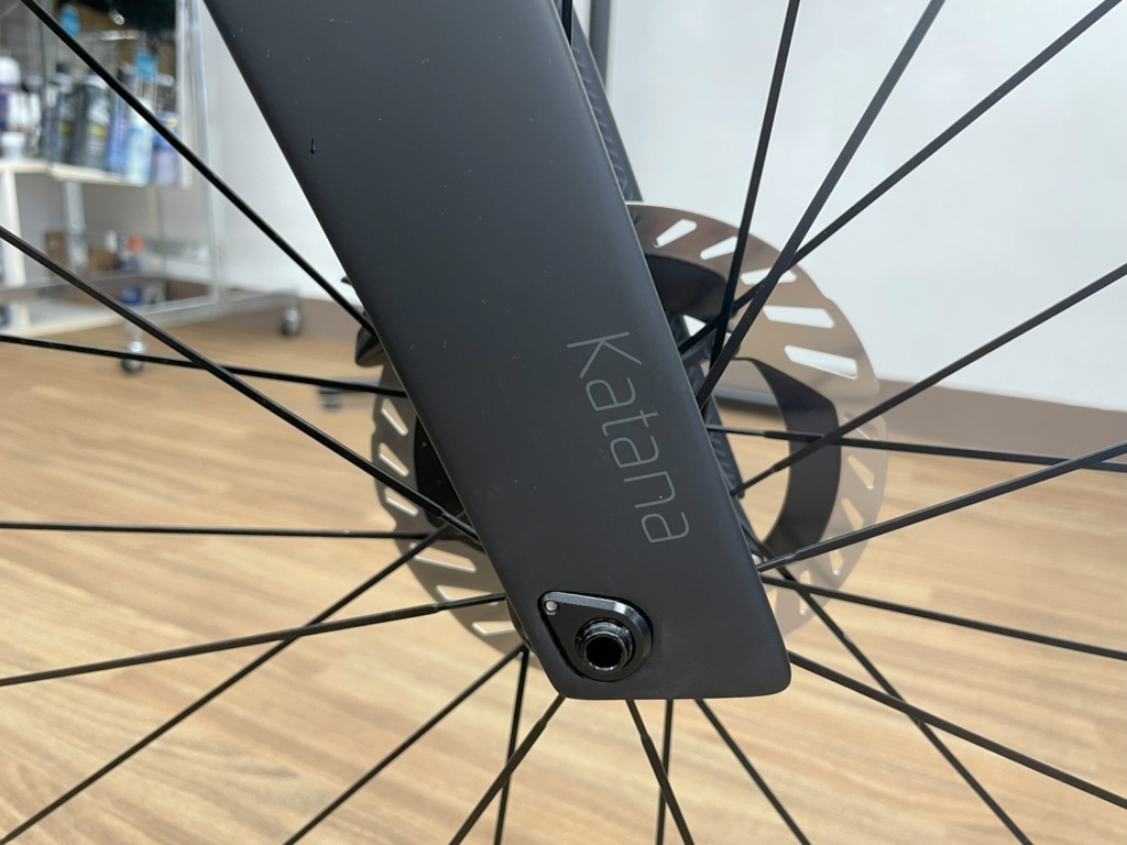 CEEPO_KATANA_2025_Glay-Black