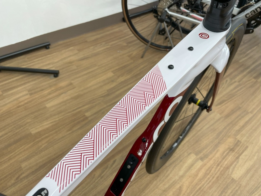 CEEPO_Katana_2025_Candy-Red_White