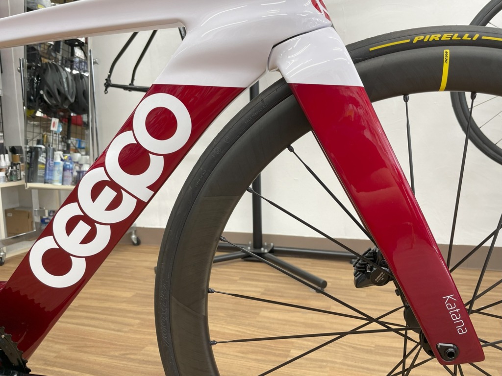 CEEPO_Katana_2025_Candy-Red_White