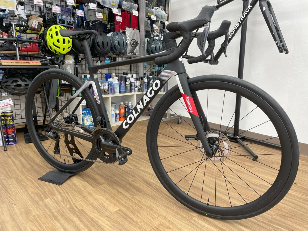 COLNAGO_V4Rs_UAE_ULTEGRA_Di2_UAE_Team_Emirates