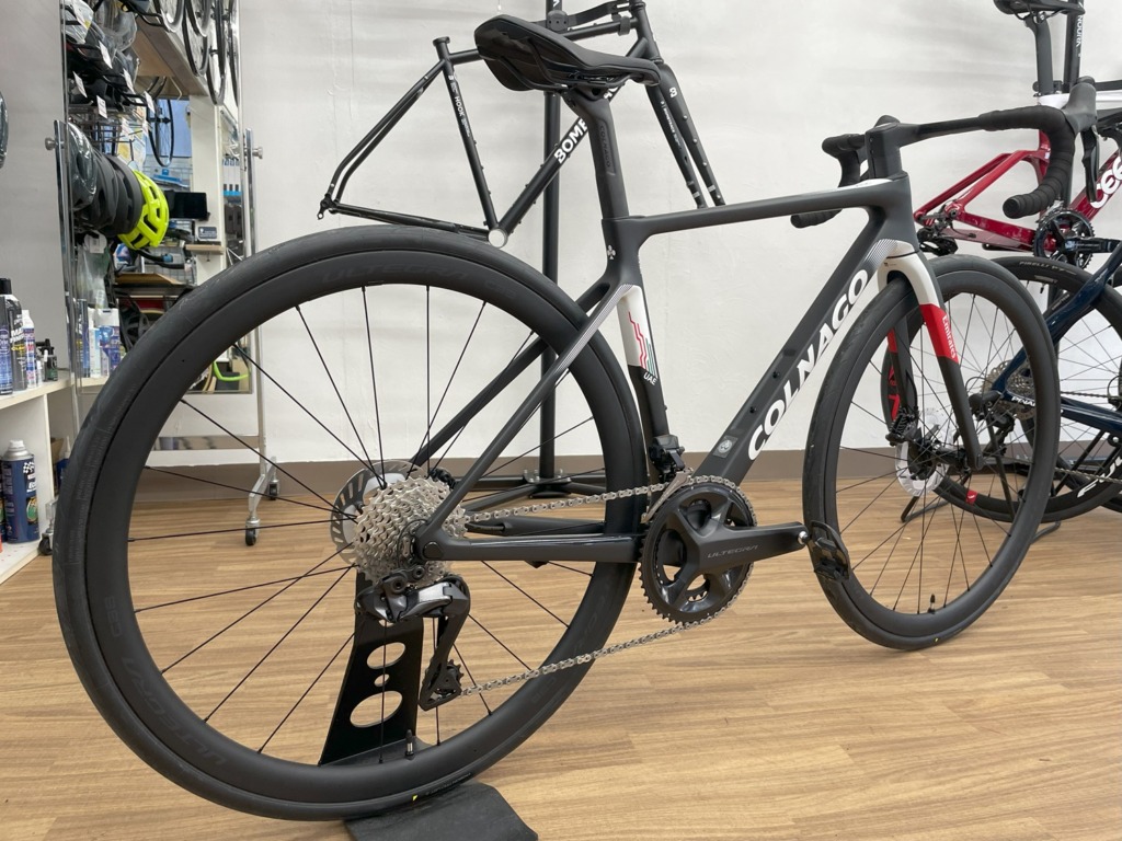 COLNAGO_V4Rs_UAE_ULTEGRA_Di2_UAE_Team_Emirates