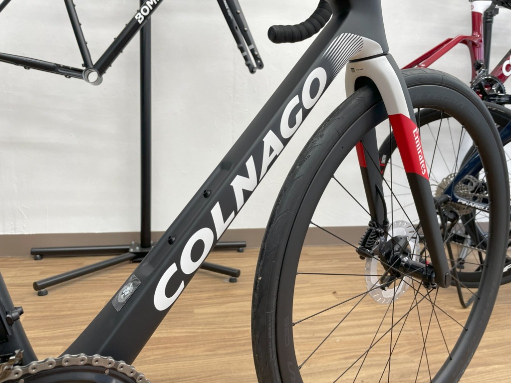 COLNAGO_V4Rs_UAE_ULTEGRA_Di2_UAE_Team_Emirates