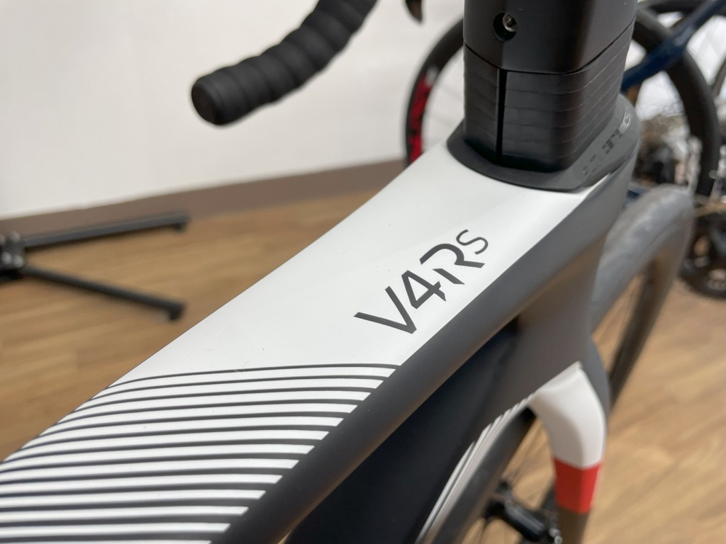 COLNAGO_V4Rs_UAE_ULTEGRA_Di2_UAE_Team_Emirates