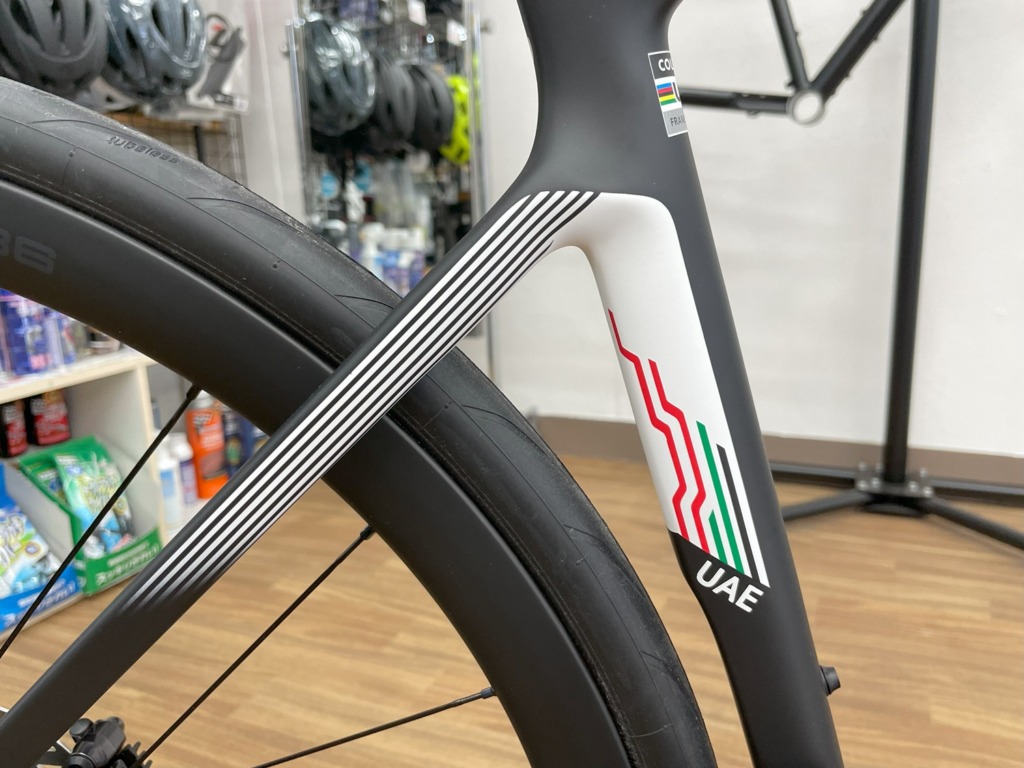COLNAGO_V4Rs_UAE_ULTEGRA_Di2_UAE_Team_Emirates