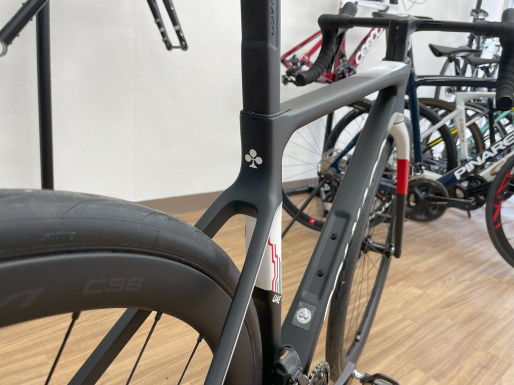 COLNAGO_V4Rs_UAE_ULTEGRA_Di2_UAE_Team_Emirates