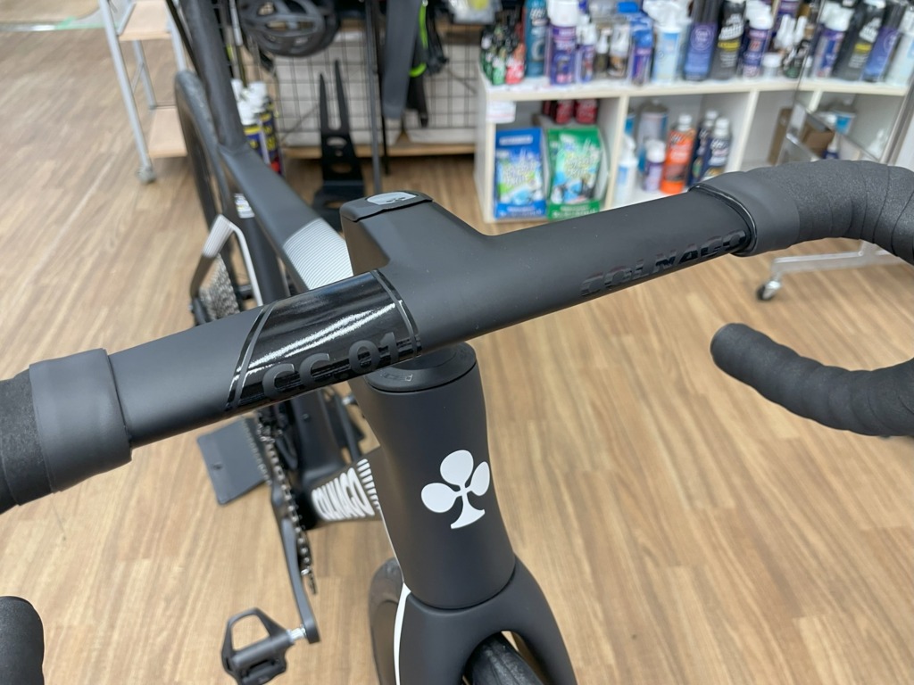 COLNAGO_V4Rs_UAE_ULTEGRA_Di2_UAE_Team_Emirates