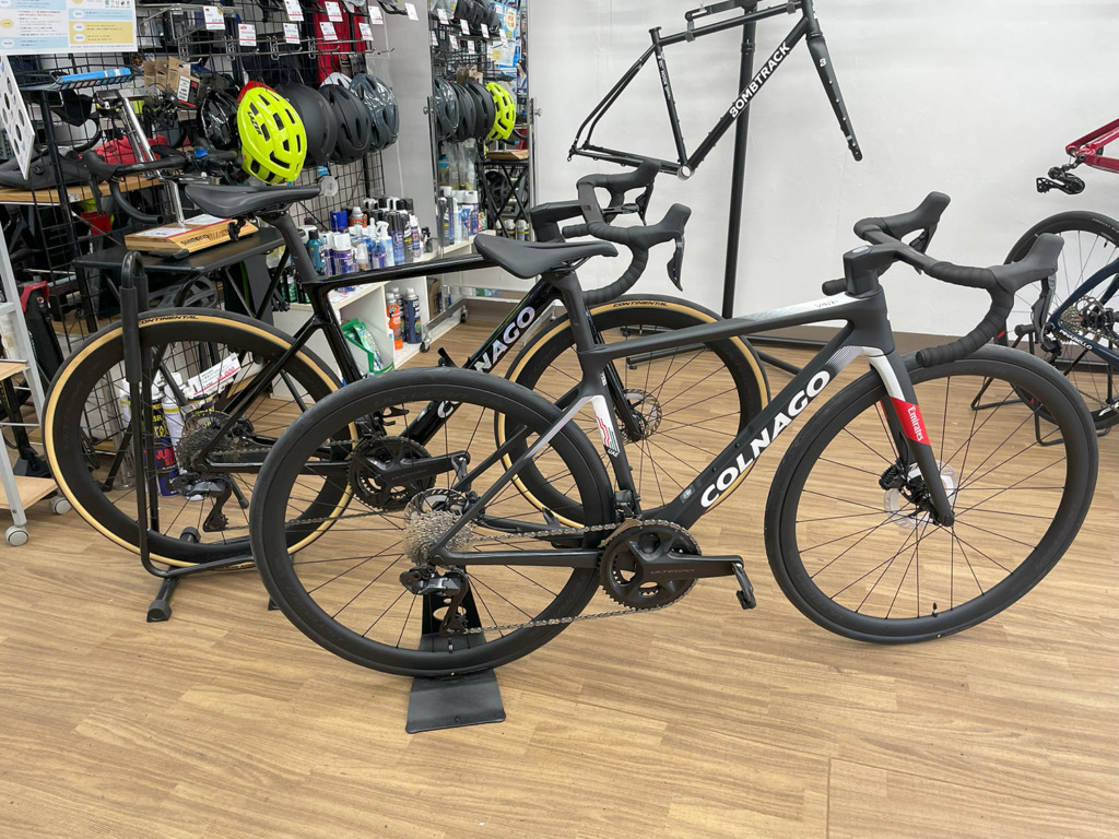 COLNAGO_V4Rs_UAE_ULTEGRA_Di2_UAE_Team_Emirates