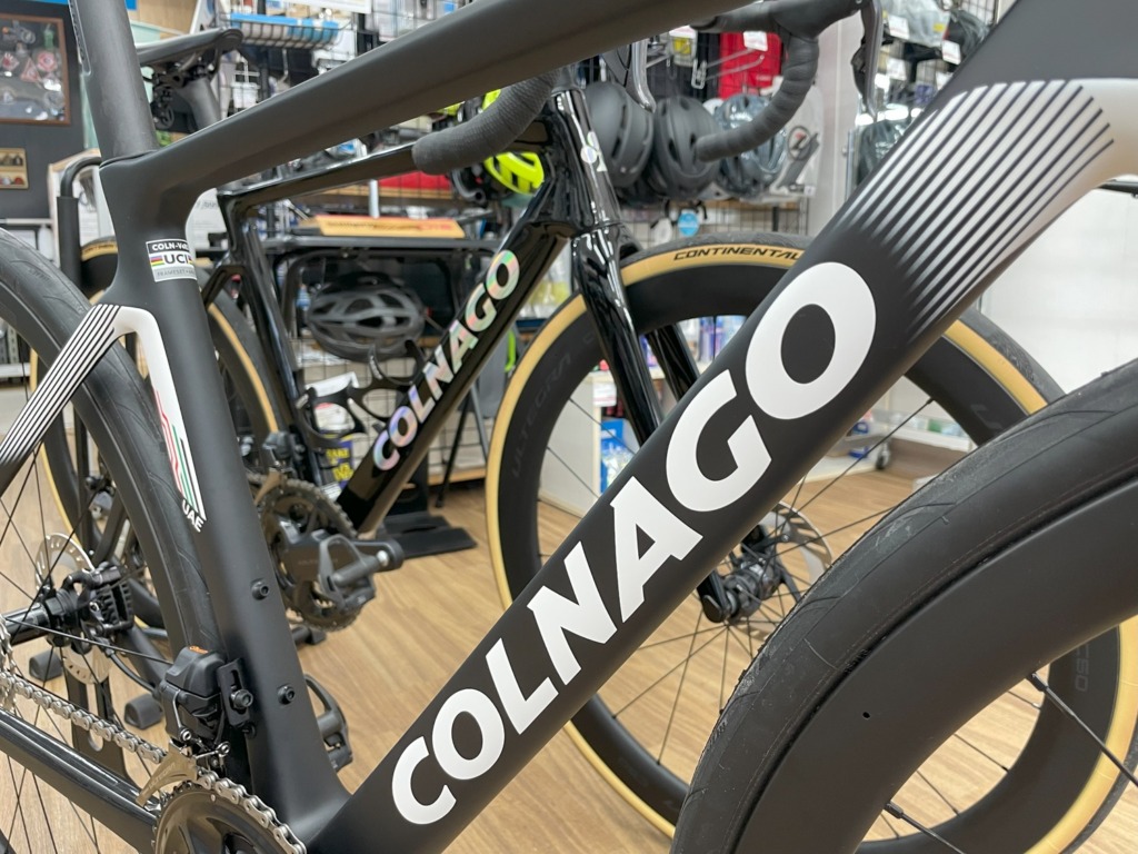 COLNAGO_V4Rs_UAE_ULTEGRA_Di2_UAE_Team_Emirates