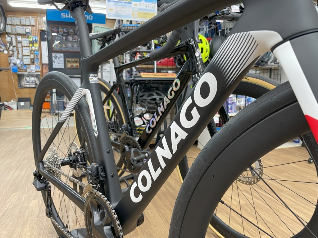 COLNAGO_V4Rs_UAE_ULTEGRA_Di2_UAE_Team_Emirates