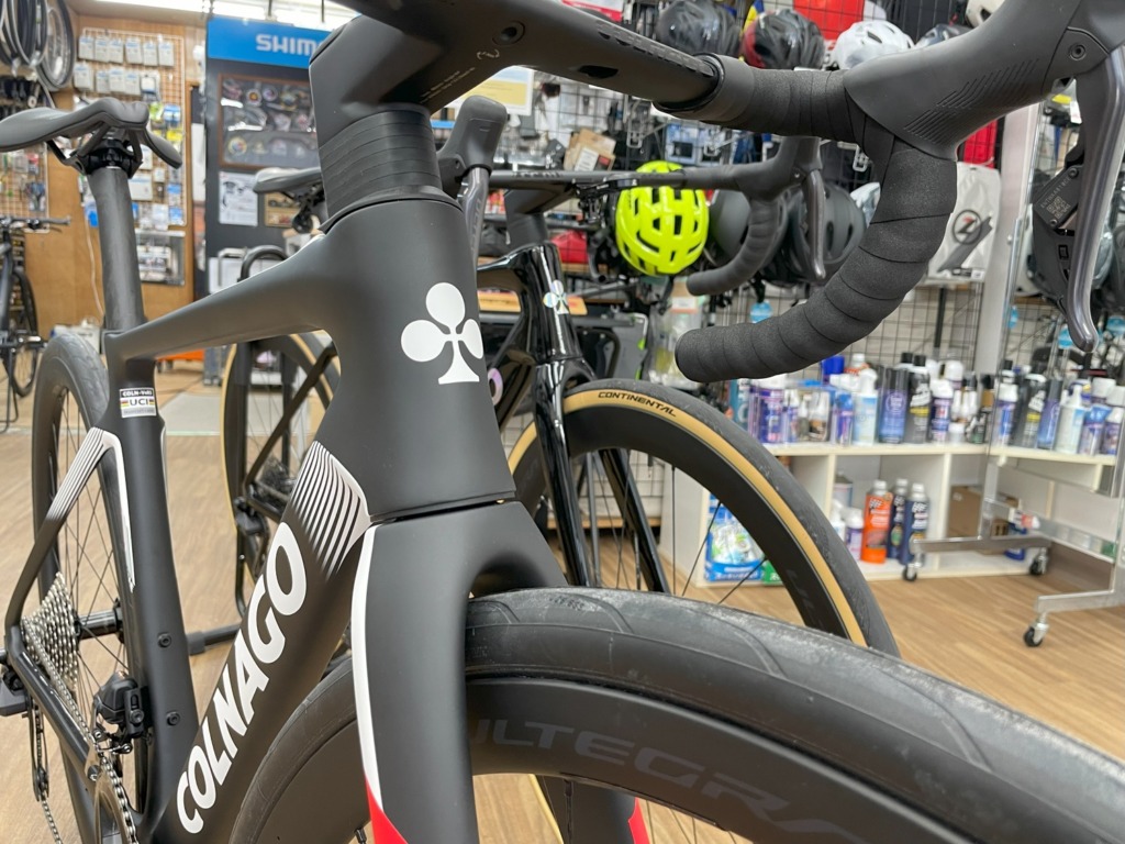 COLNAGO_V4Rs_UAE_ULTEGRA_Di2_UAE_Team_Emirates