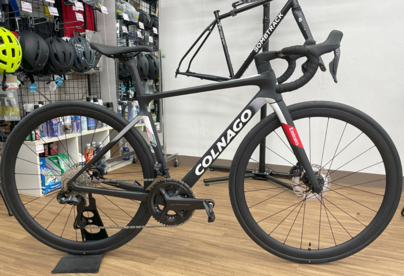 COLNAGO_V4Rs_UAE_ULTEGRA_Di2_UAE_Team_Emirates