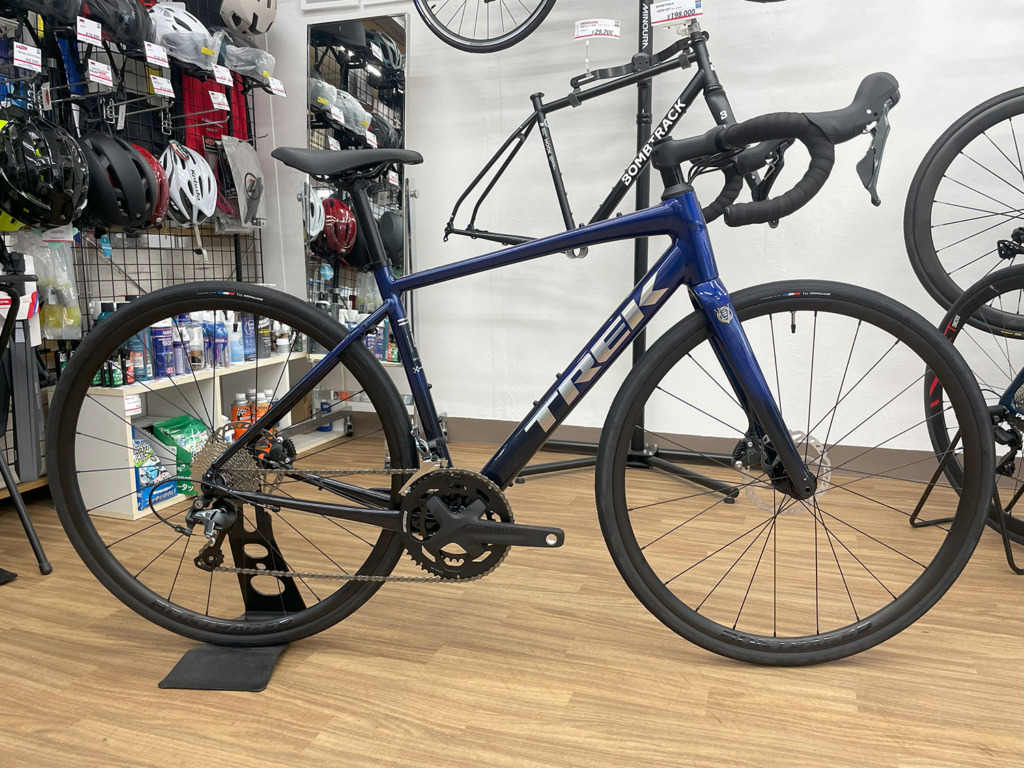 TREK_Domane_AL_4_Gen_4_HexBluetoMarianasBlueFade