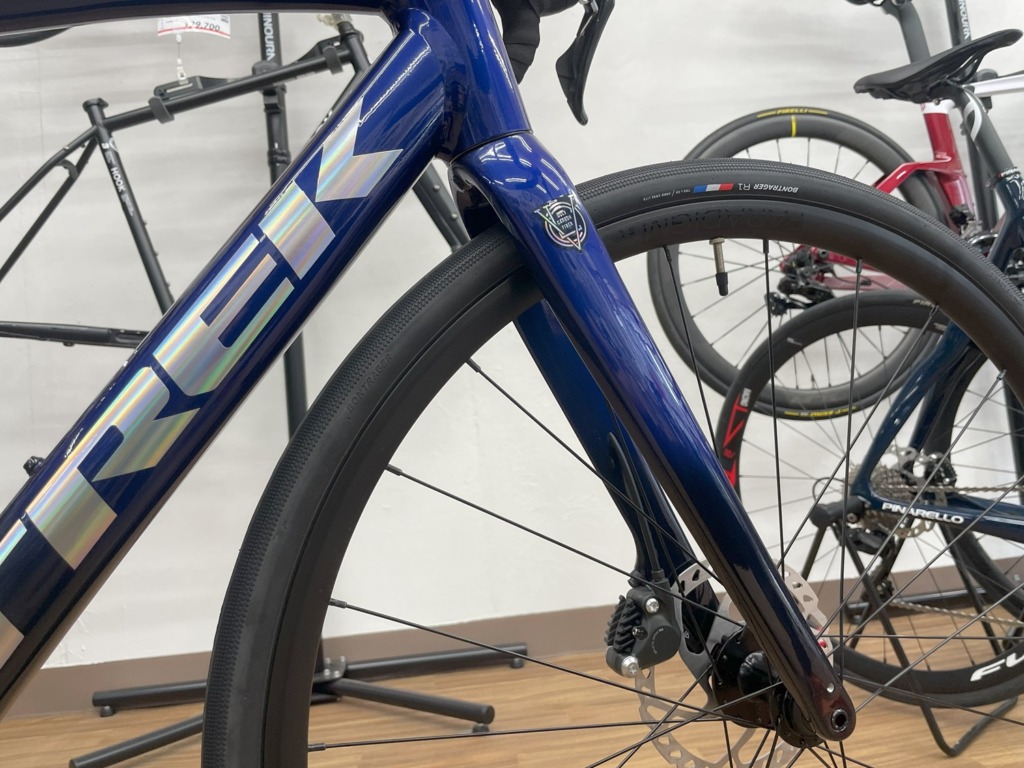 TREK_Domane_AL_4_Gen_4_HexBluetoMarianasBlueFade