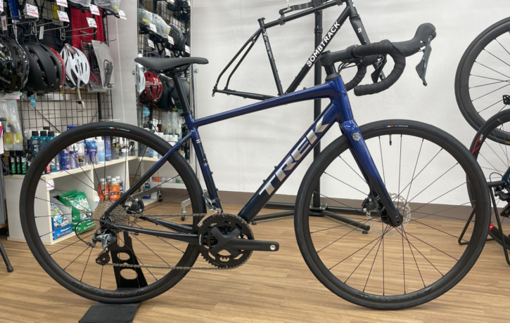 TREK_Domane_AL_4_Gen_4_HexBluetoMarianasBlueFade