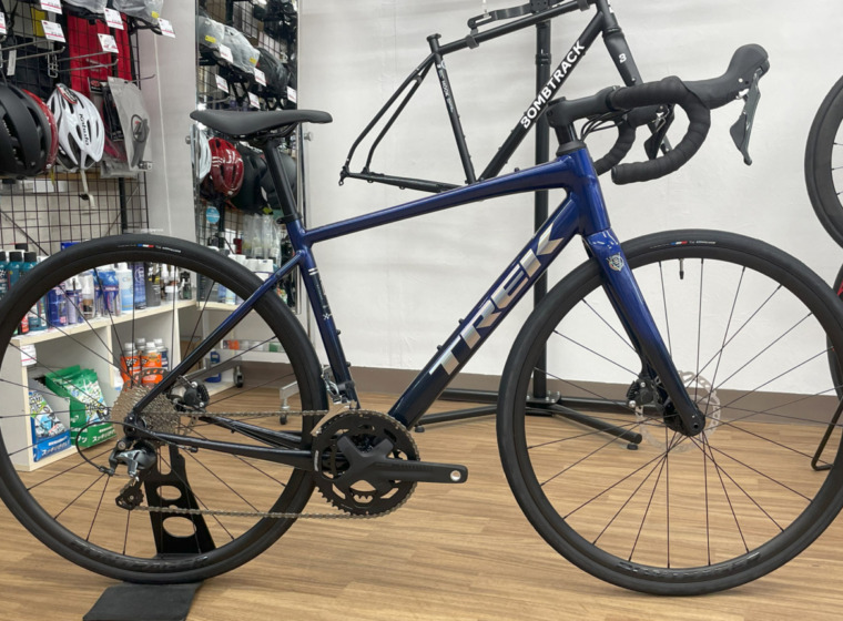 TREK_Domane_AL_4_Gen_4_HexBluetoMarianasBlueFade