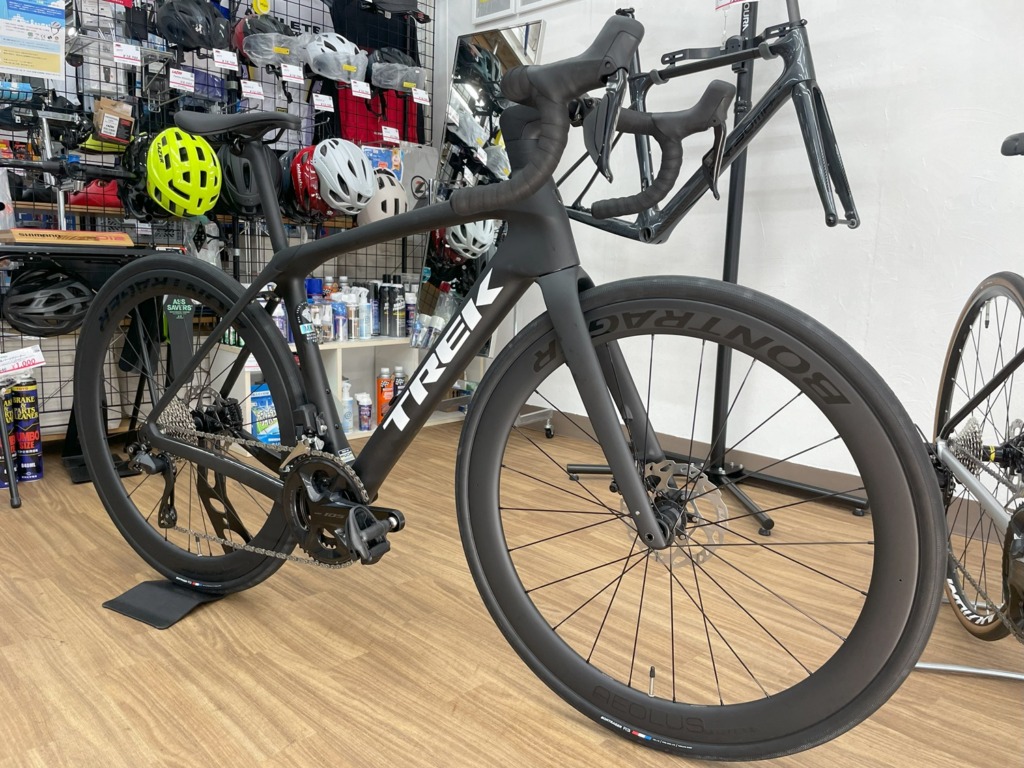 TREK_Domane_SL5_Gen4_MatteDeepSmoke_AeolusElite50TLR_105Di2