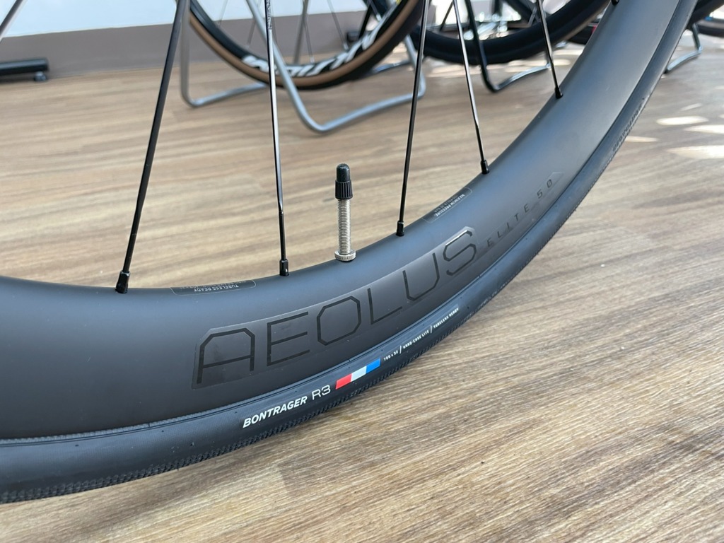 TREK_Domane_SL5_Gen4_MatteDeepSmoke_AeolusElite50TLR_105Di2