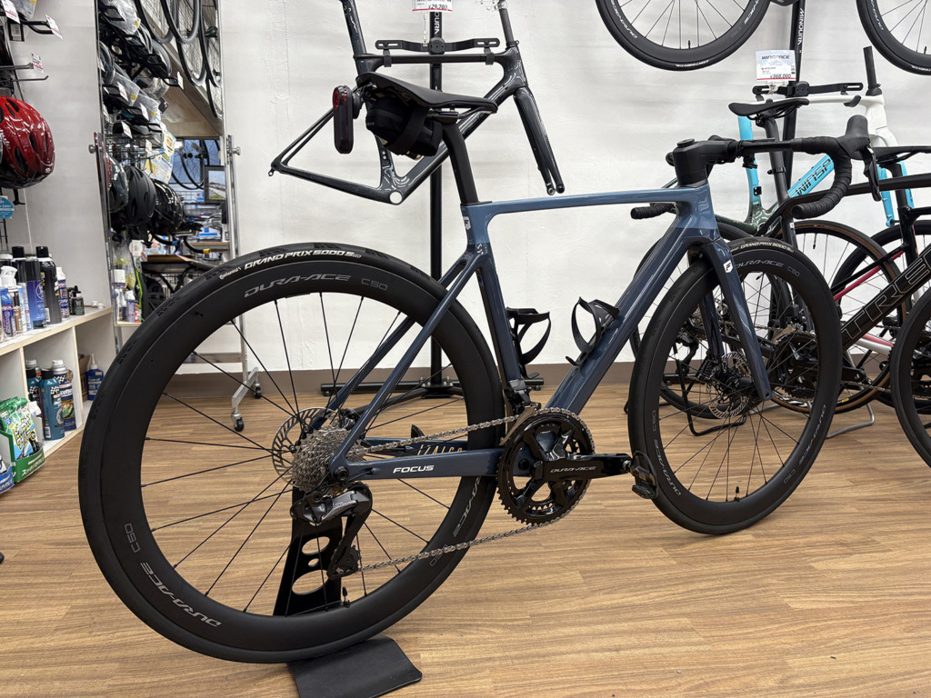 FOCUS_IZALCO_MAX_R8170_blue