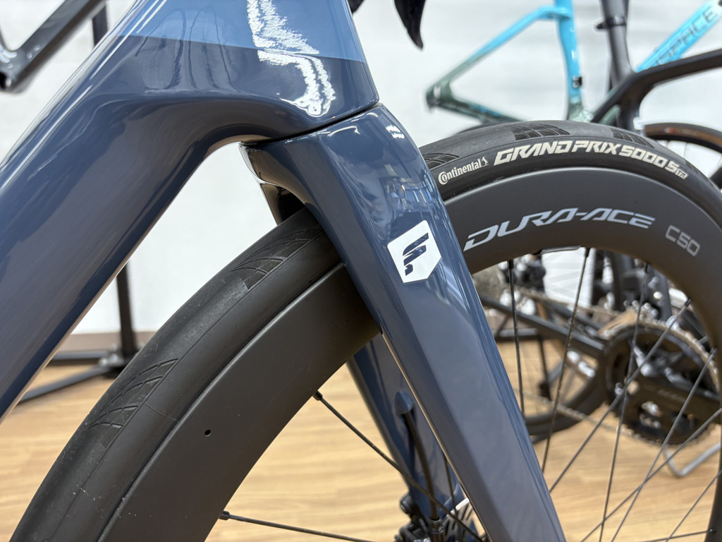 FOCUS_IZALCO_MAX_R8170_blue