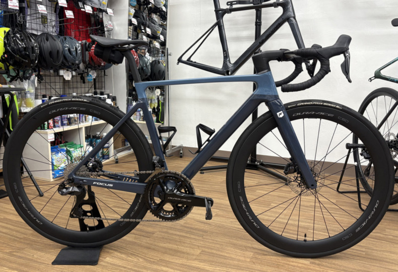 FOCUS_IZALCO_MAX_R8170_blue
