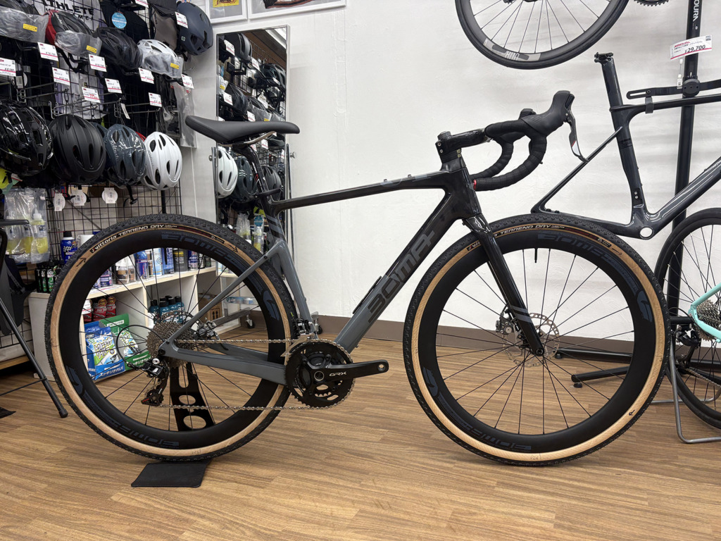 BOMA_UT_UDcarbon_gray