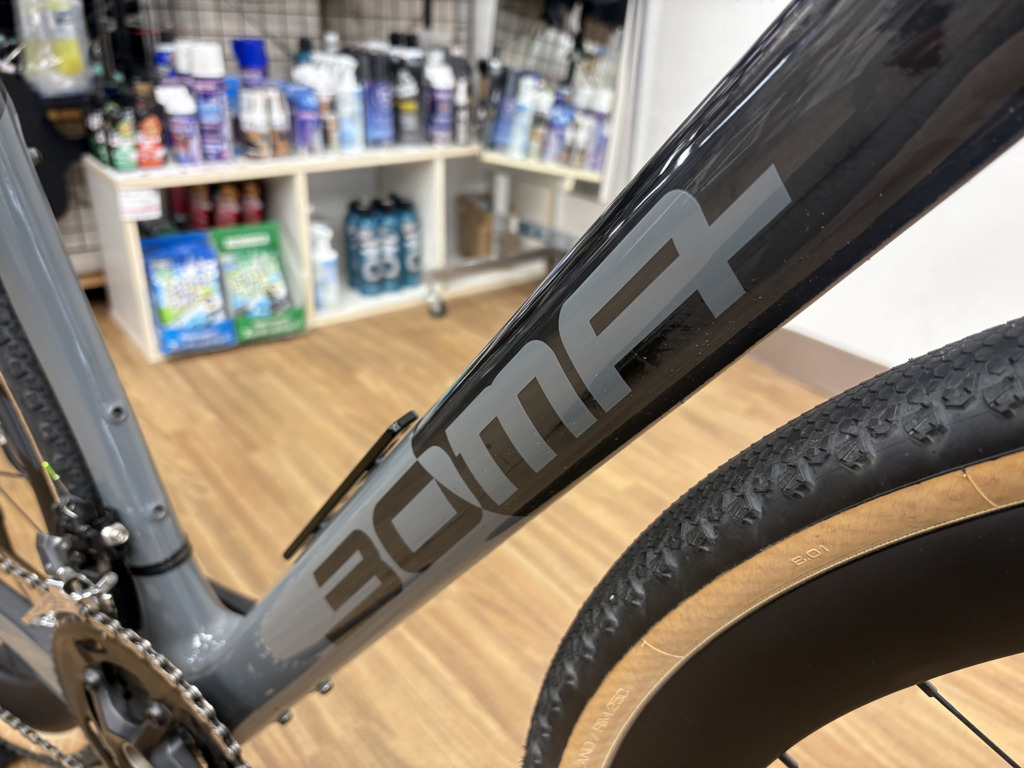 BOMA_UT_UDcarbon_gray