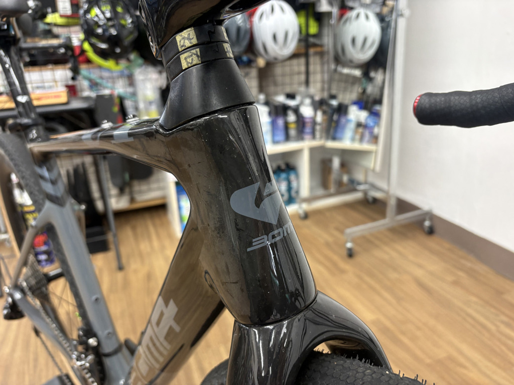 BOMA_UT_UDcarbon_gray