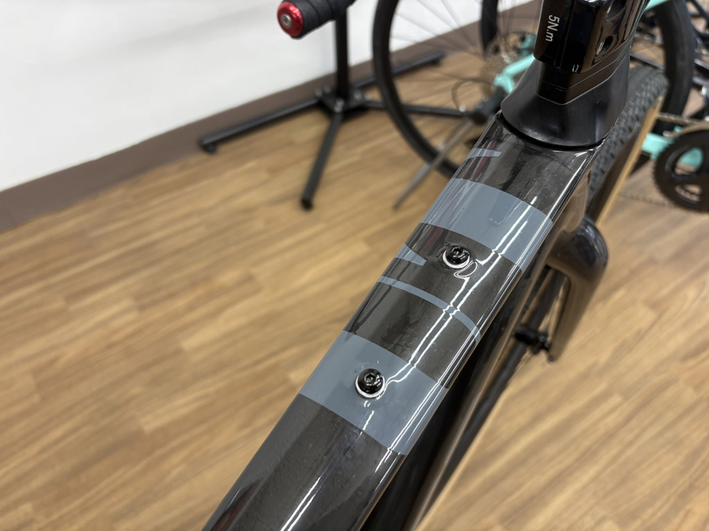 BOMA_UT_UDcarbon_gray