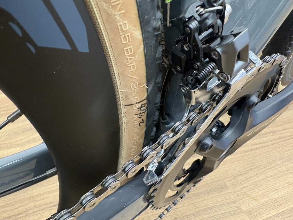 BOMA_UT_UDcarbon_gray