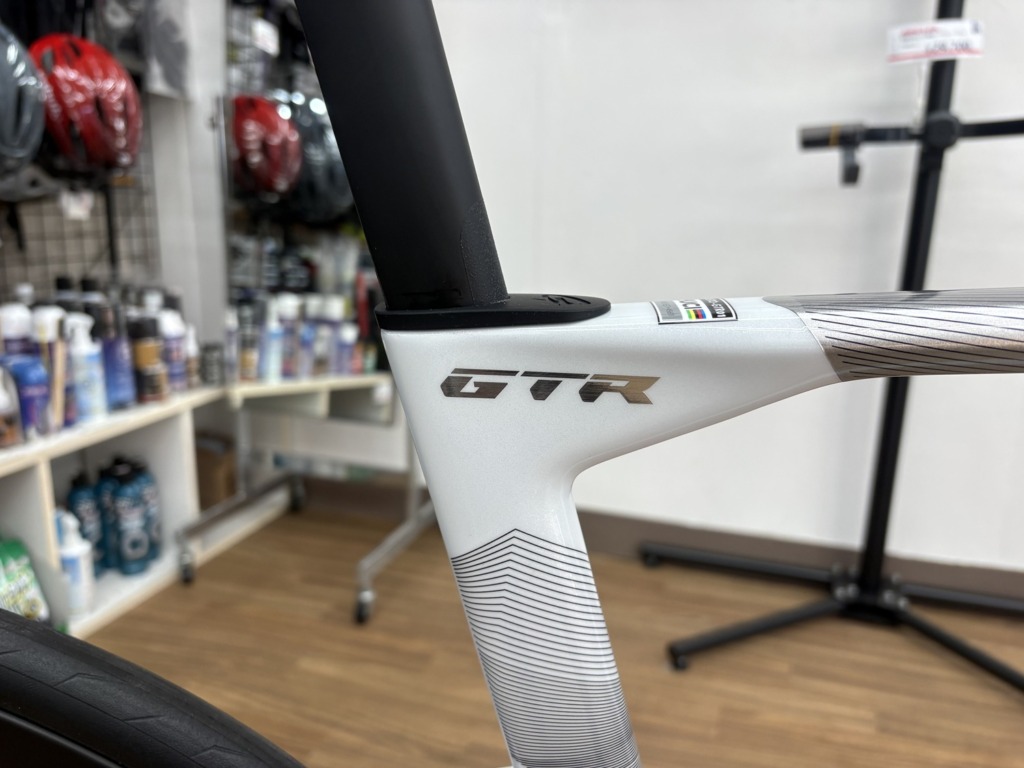 GUSTO_GTR_SPORT_TE_Peal-White