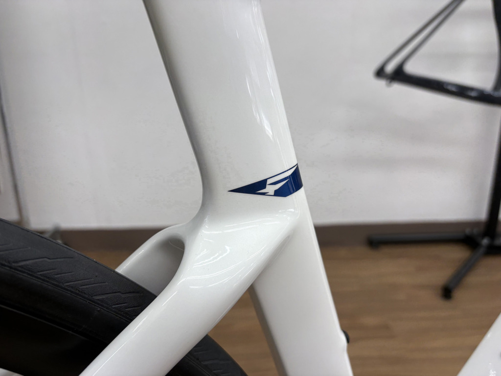 PINARELLO_F5_105_E321-FURIOUS-WHITE