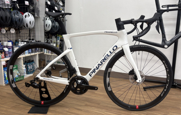 PINARELLO_F5_105_E321-FURIOUS-WHITE